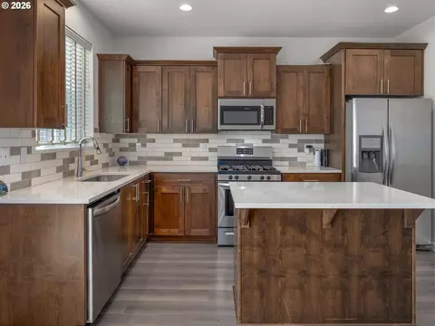 Kitchen - 2108 S Jasper Dr, Cornelius, OR 97113 photo 2 of 5