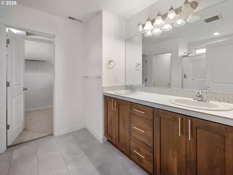 Bath - 2108 S Jasper Dr, Cornelius, OR 97113 photo 1 of 3