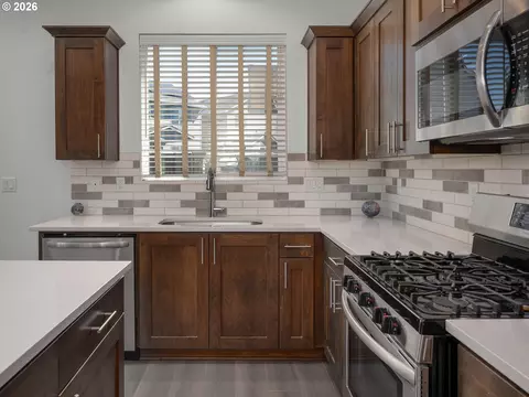 Kitchen - 2108 S Jasper Dr, Cornelius, OR 97113 photo 3 of 5