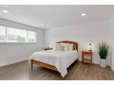 Bedroom - 2112 NW 15th Ct, Gresham, OR 97030 photo 1 of 5