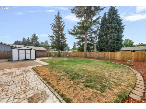 Exterior - 2112 NW 15th Ct, Gresham, OR 97030 photo 7 of 9