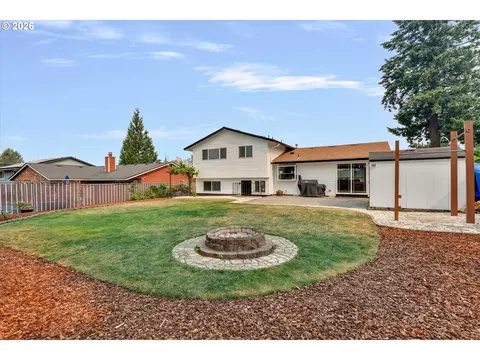 Exterior - 2112 NW 15th Ct, Gresham, OR 97030 photo 6 of 9