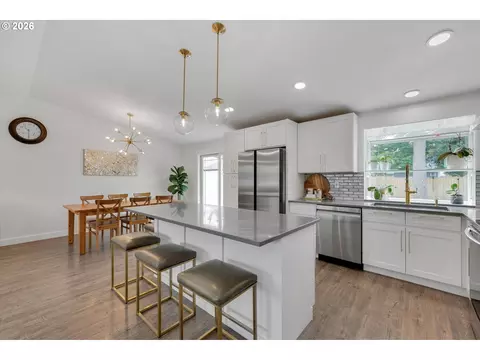 Kitchen - 2112 NW 15th Ct, Gresham, OR 97030 photo 5 of 6