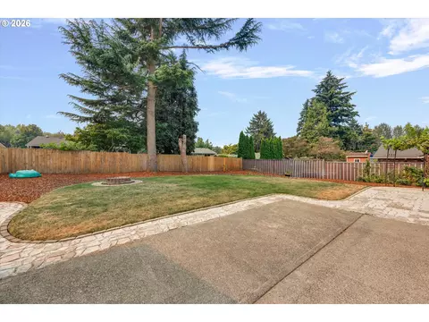 Exterior - 2112 NW 15th Ct, Gresham, OR 97030 photo 8 of 9
