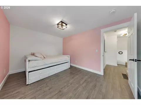 Bedroom - 2112 NW 15th Ct, Gresham, OR 97030 photo 4 of 5