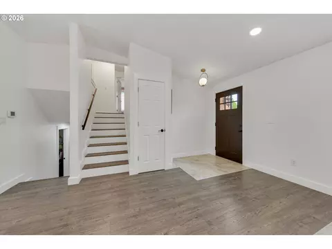 Entry Way - 2112 NW 15th Ct, Gresham, OR 97030 photo 1 of 2