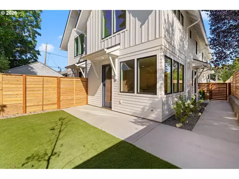 1524 NE Jarrett St #D, Portland, OR 97211