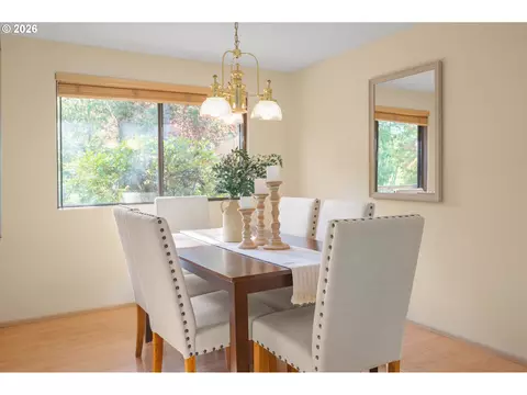Dining - 2760 Malibu Way, Eugene, OR 97405 photo 2 of 5