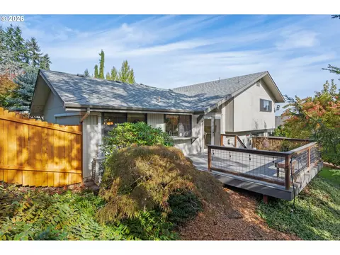 Exterior - 2760 Malibu Way, Eugene, OR 97405 photo 5 of 6
