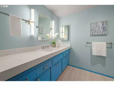 Bath - 2760 Malibu Way, Eugene, OR 97405 photo 3 of 5