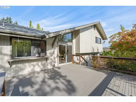 Exterior - 2760 Malibu Way, Eugene, OR 97405 photo 2 of 6
