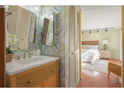 Bath - 2760 Malibu Way, Eugene, OR 97405 photo 1 of 5