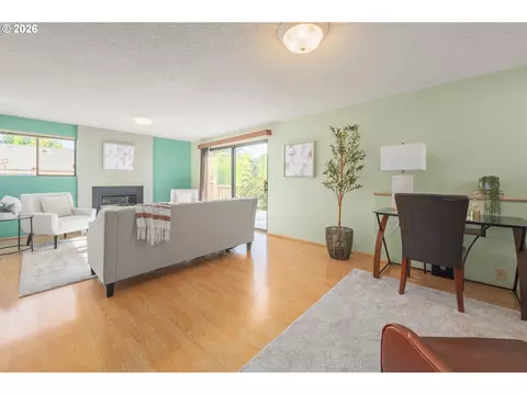 Living - 2760 Malibu Way, Eugene, OR 97405 photo 5 of 6