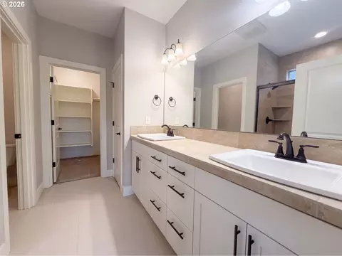 Bath - 614 SW 49th Dr, Gresham, OR 97080 photo 2 of 2