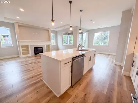 Living - 614 SW 49th Dr, Gresham, OR 97080 photo 2 of 2