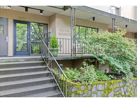 2021 SW Main St #32, Portland, OR 97205