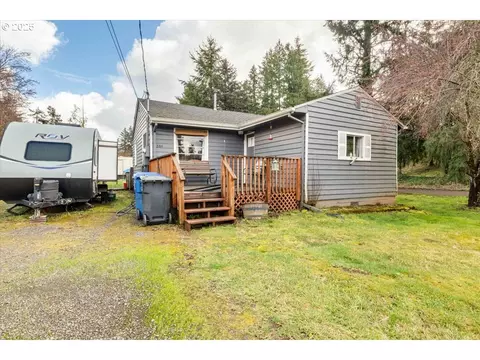 584 SE 5th Ave, Mill City, OR 97360
