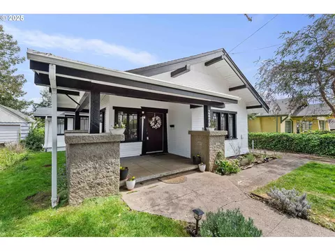 2479 Sherman Ave, North Bend, OR 97459