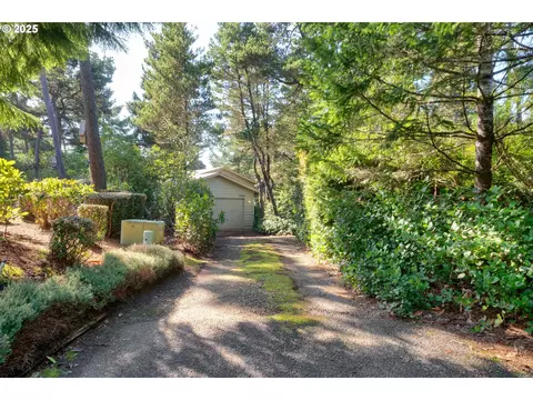 4940 Oceana Dr, Florence, OR 97439