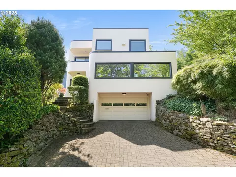 16 SW Abernethy St, Portland, OR 97239