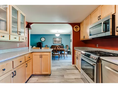 Kitchen - 365 E 50th Ave, Eugene, OR 97405 photo 3 of 3