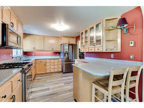 Kitchen - 365 E 50th Ave, Eugene, OR 97405 photo 1 of 3