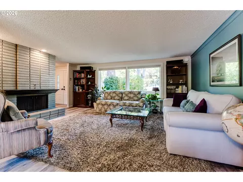 Living - 365 E 50th Ave, Eugene, OR 97405 photo 1 of 4