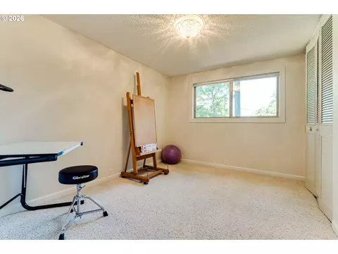 Bedroom - 365 E 50th Ave, Eugene, OR 97405 photo 4 of 5