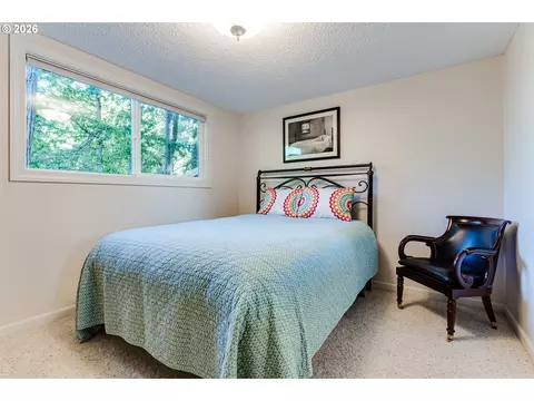 Bedroom - 365 E 50th Ave, Eugene, OR 97405 photo 5 of 5