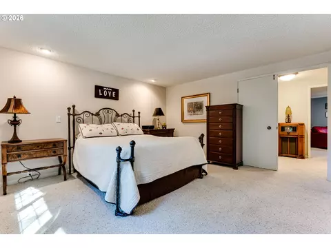 Bedroom - 365 E 50th Ave, Eugene, OR 97405 photo 1 of 5
