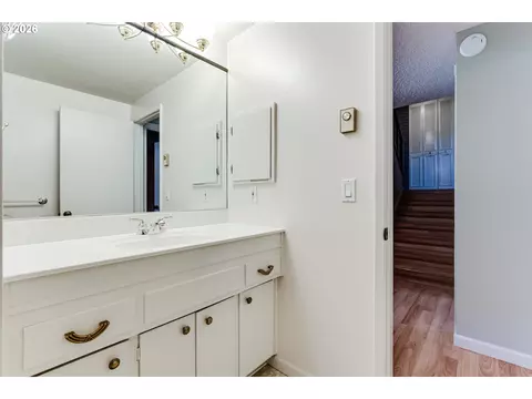 Bath - 365 E 50th Ave, Eugene, OR 97405 photo 3 of 3