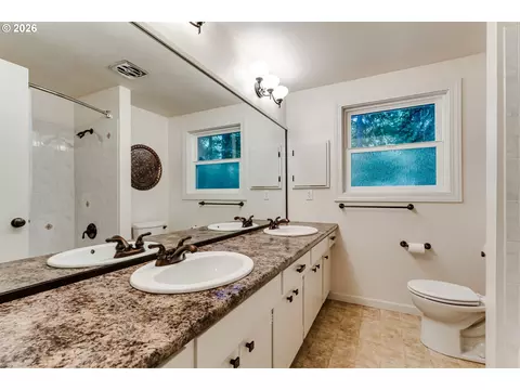 Bath - 365 E 50th Ave, Eugene, OR 97405 photo 2 of 3