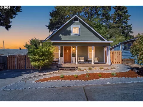 207 N Oak St, Bingen, WA 98605