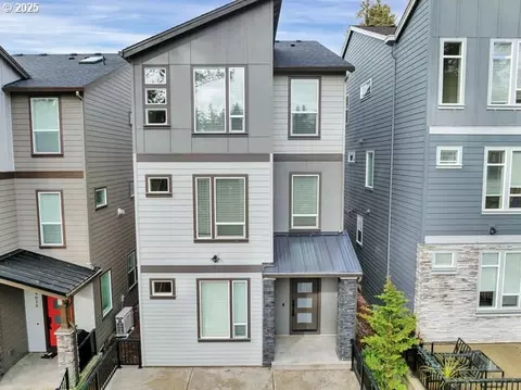 9014 SW Steens Ln, Portland, OR 97225