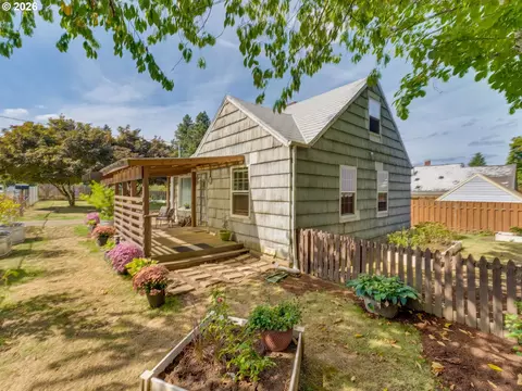 6709 NE Sumner St, Portland, OR 97218