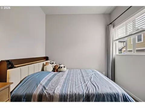 Bedroom - 1620 Hamlet Ln, Eugene, OR 97402 photo 5 of 5
