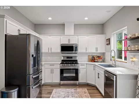 Kitchen - 1620 Hamlet Ln, Eugene, OR 97402 photo 4 of 4