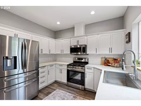 Kitchen - 1620 Hamlet Ln, Eugene, OR 97402 photo 1 of 4