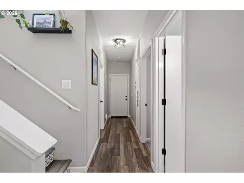 Entry Way - 1620 Hamlet Ln, Eugene, OR 97402 photo 2 of 2