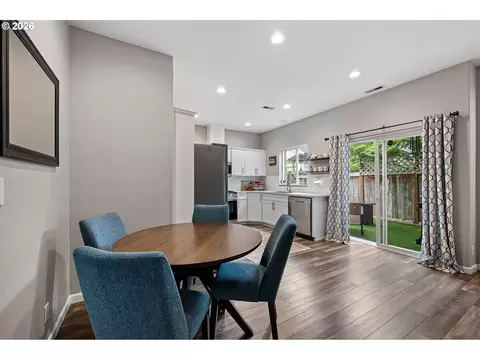 Dining - 1620 Hamlet Ln, Eugene, OR 97402 photo 1 of 2