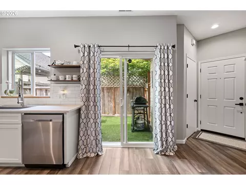 Entry Way - 1620 Hamlet Ln, Eugene, OR 97402 photo 1 of 2