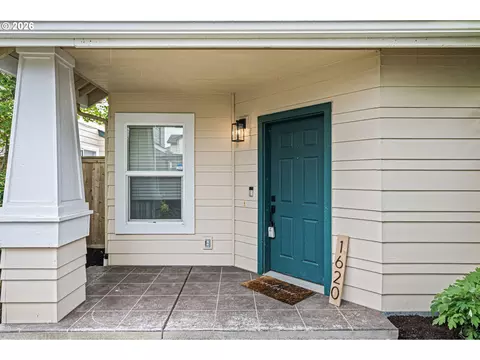 Exterior - 1620 Hamlet Ln, Eugene, OR 97402 photo 4 of 9