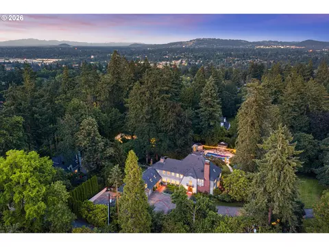 1905 S Greenwood Rd, Portland, OR 97219
