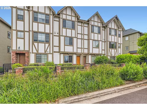 29079 SW Costa Cir, Wilsonville, OR 97070
