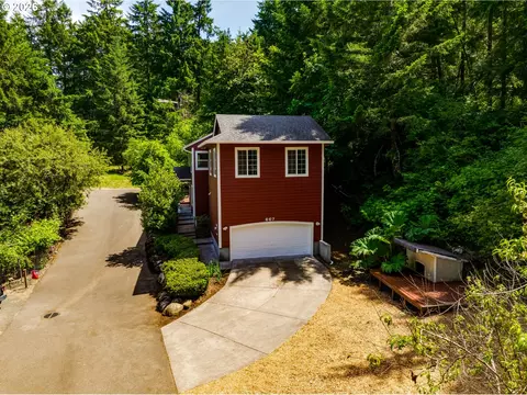 Exterior - 667 Kamapheema Pl, Eugene, OR 97405 photo 9 of 10