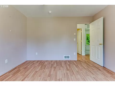 Bedroom - 667 Kamapheema Pl, Eugene, OR 97405 photo 7 of 9