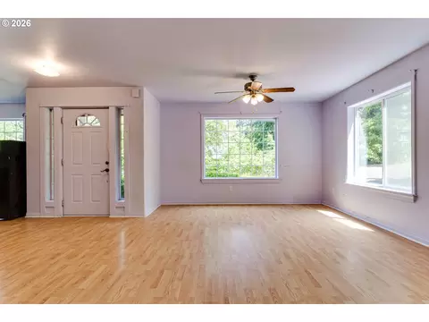 Living - 667 Kamapheema Pl, Eugene, OR 97405 photo 2 of 7