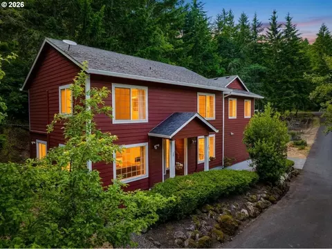 667 Kamapheema Pl, Eugene, OR 97405
