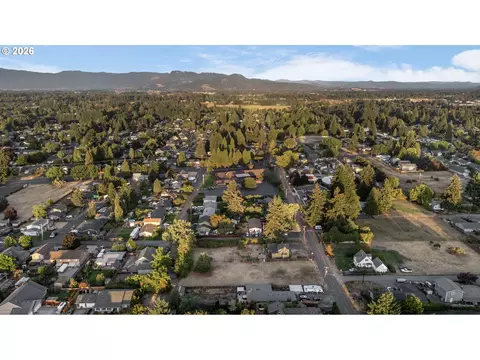 View/Area - 185 Ferndale Dr, Eugene, OR 97404 photo 8 of 8