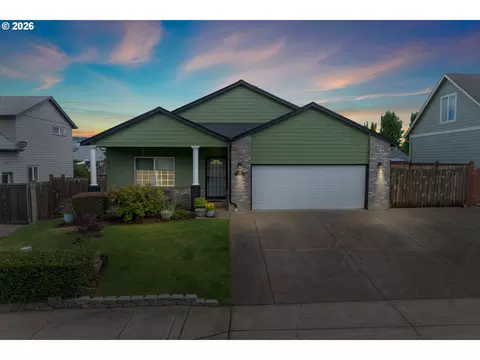 3392 Falcon Dr, Springfield, OR 97477